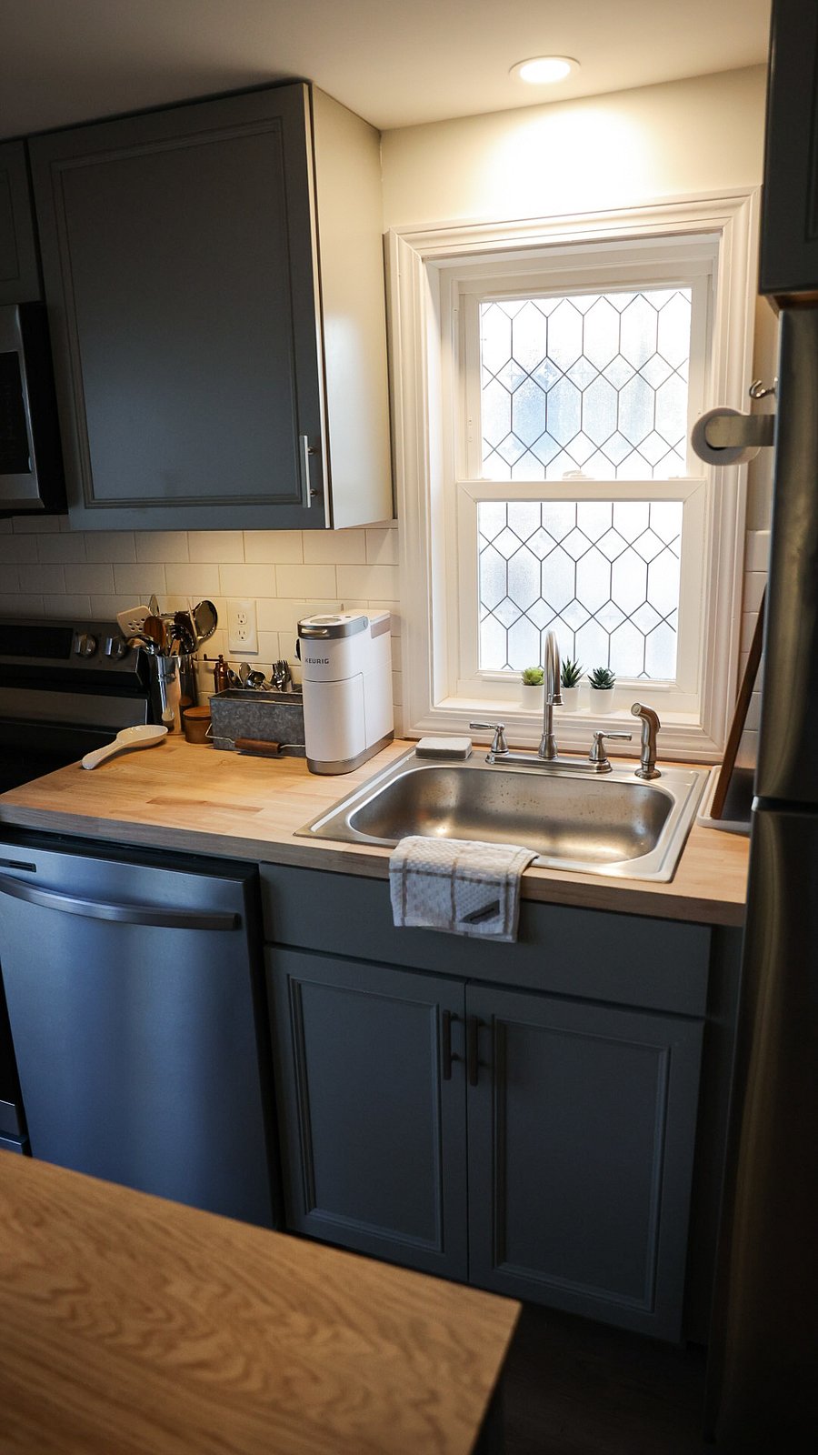 Cottage window and countertop in the kitchen