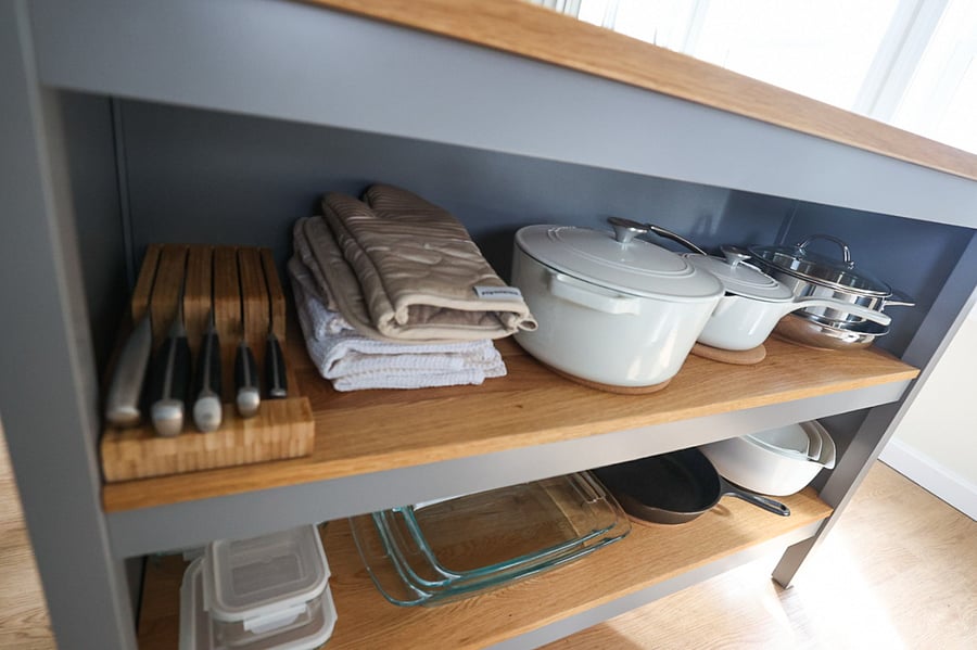 A home cooks treasure! A fully stocked kitchen with professional knives, cast iron and stainless steel cookware.
