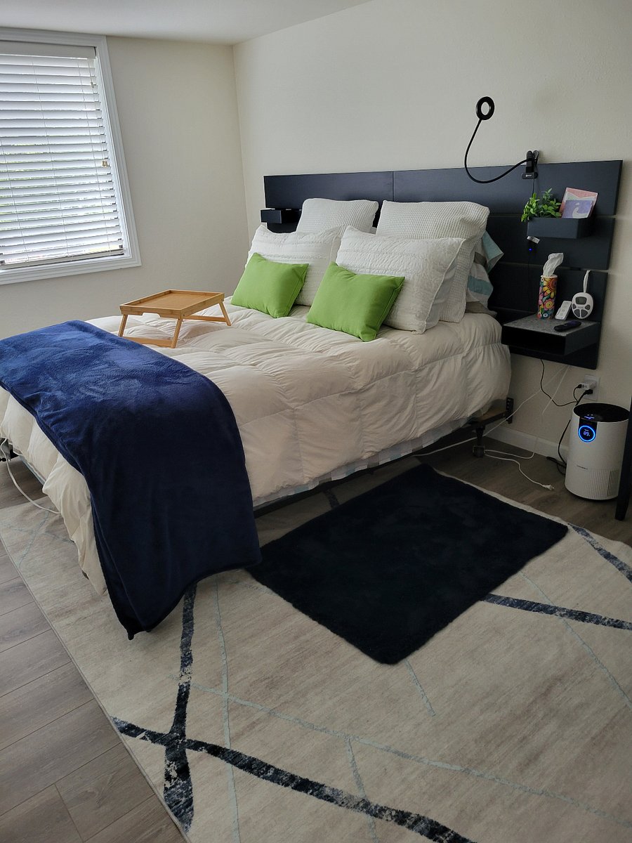 Queen bed w/topper options. Air purifier, Smart TV. (Bonus Room has Smart TV, door for privacy, sofa for 1 Sleeper, Twin XL for 1 Sleeper.)