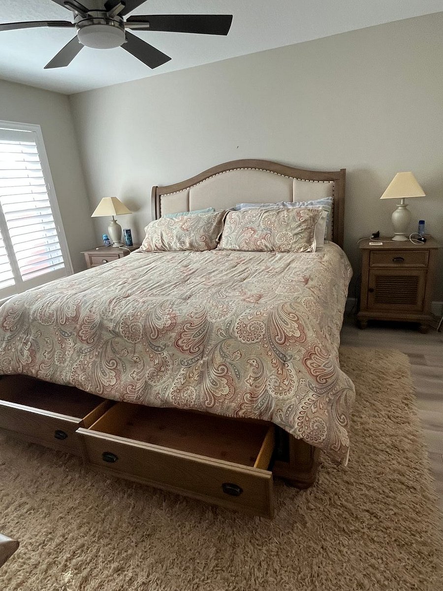 Master bedroom, King bed with comfy mattress.