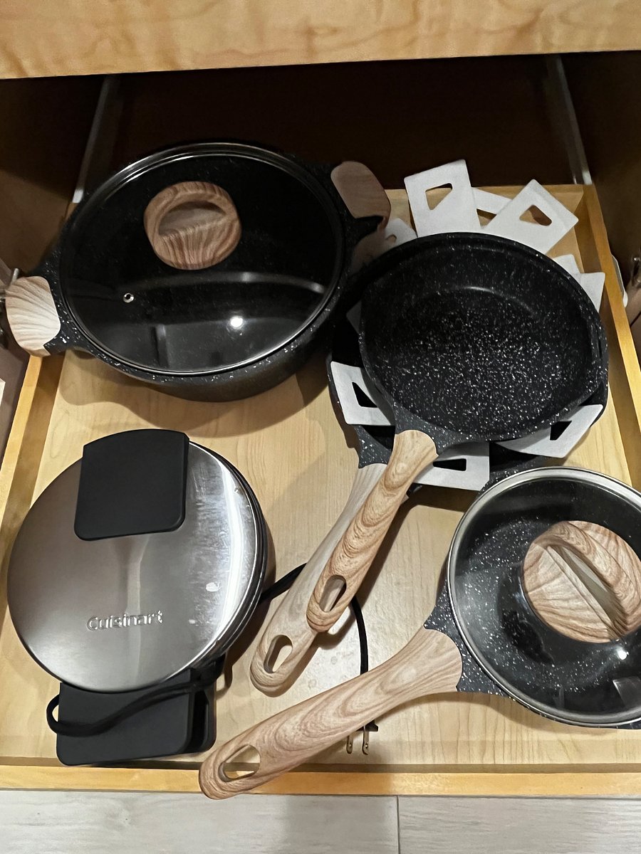Furnished with the best! New pots and pans, Pampered Chef knives and tools, everything you need in the kitchen.