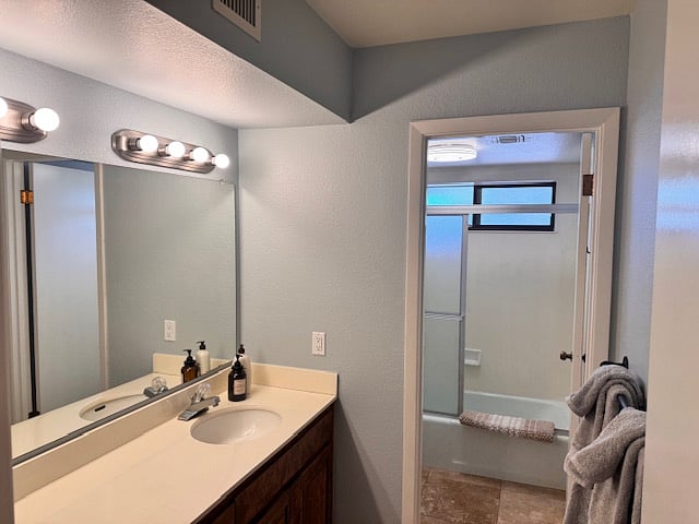 Full bathroom adjacent to two bedrooms for easy access. 