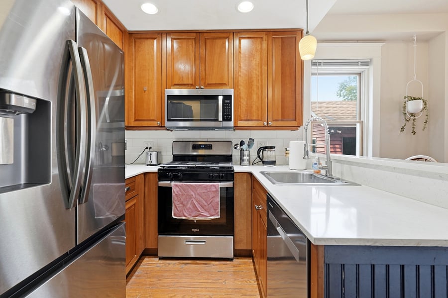 New quartz counters and stainless appliances