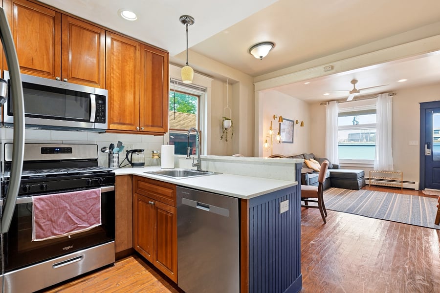 Dishwasher and fully equipped kitchen 2ndwith Keurig machine