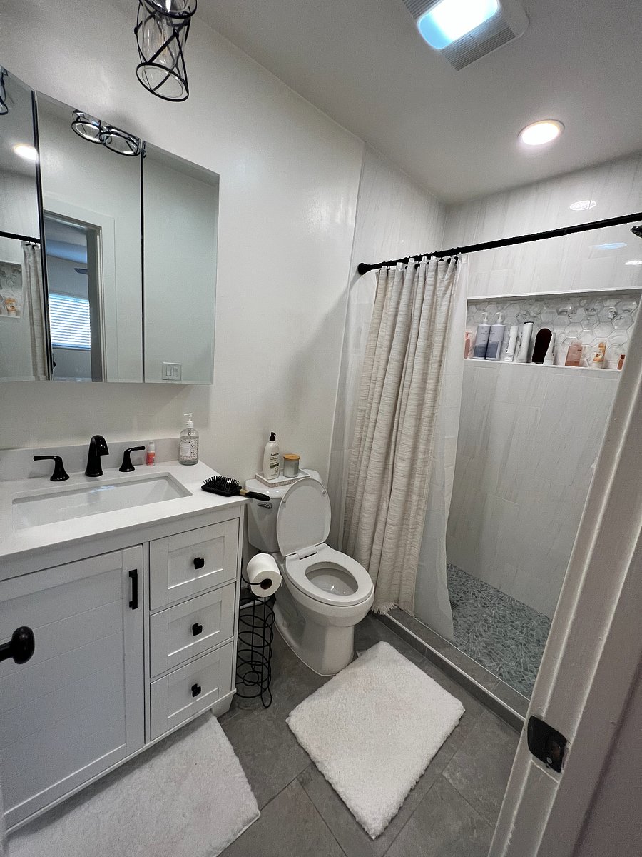 Bathroom #2 - Connected to Bedroom #3