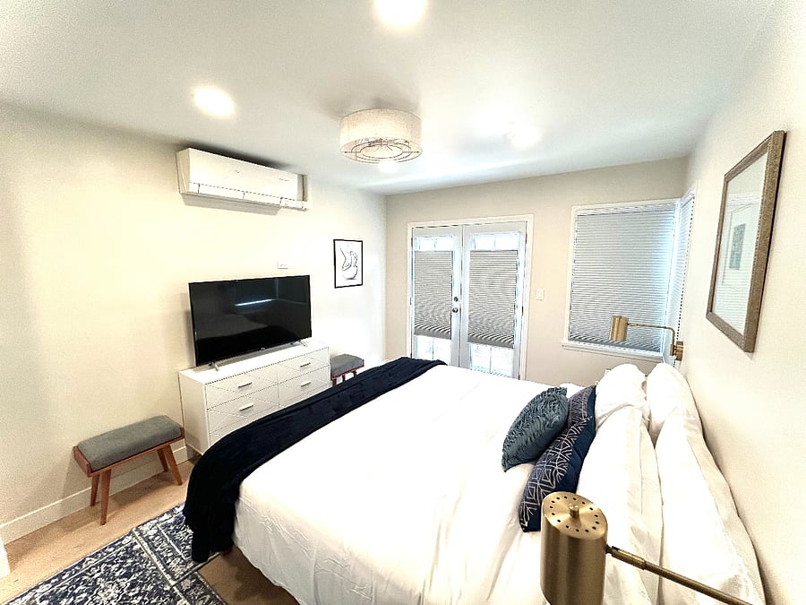 The king suite also has its own heat+ACand a private ensuite bathroom.