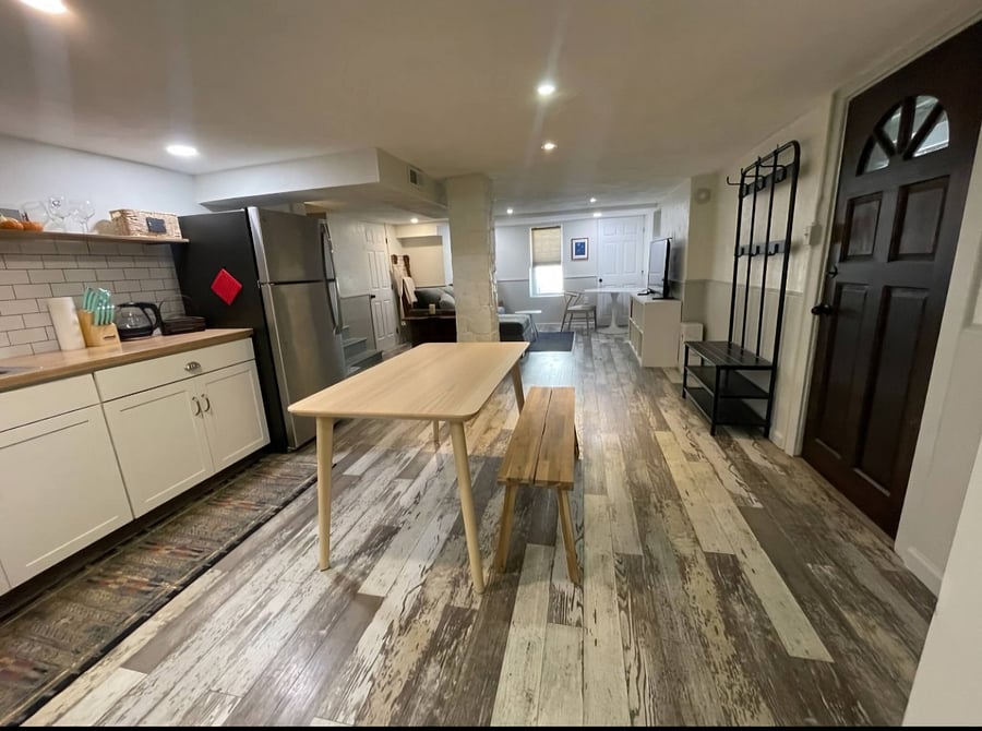 Large 650 sq ft studio