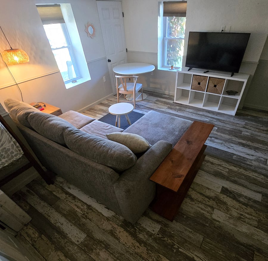 Furnished Finder property 830000_1 photo 3
