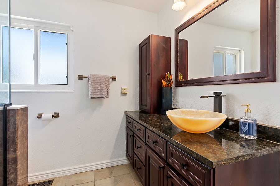 Full Bathroom 2