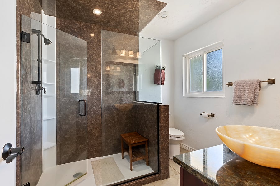Full Bathroom 2