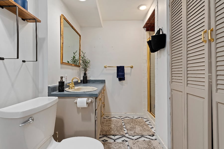 Full Bathroom 3