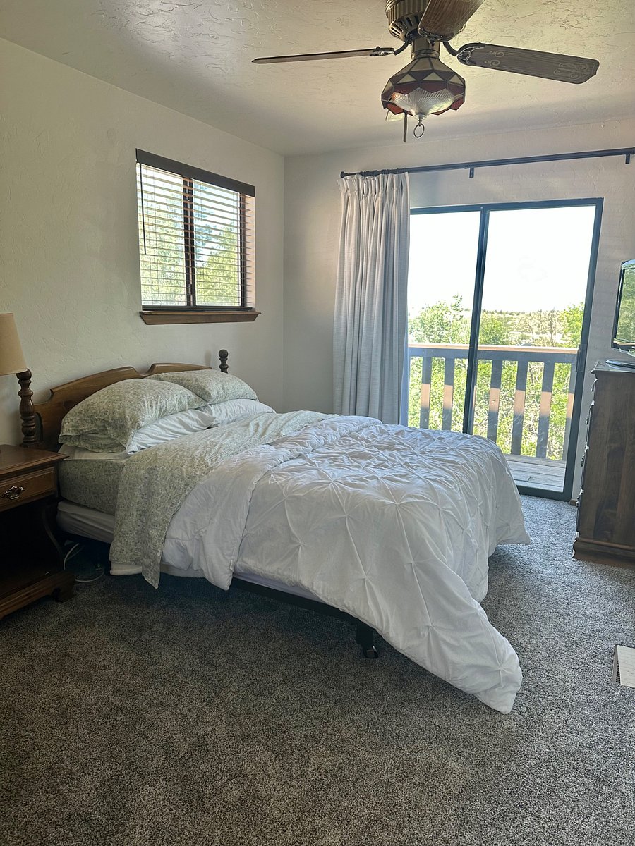 Bedroom Three - Full
Sliding door to balcony
