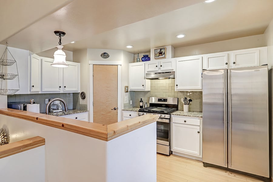 kitchen with gas range, dishwasher and reverse osmosis filtered faucet