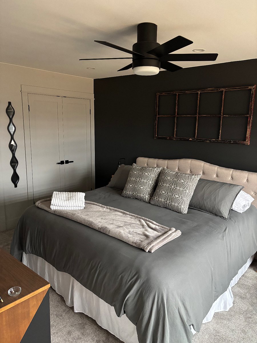 Master Bedroom (King)