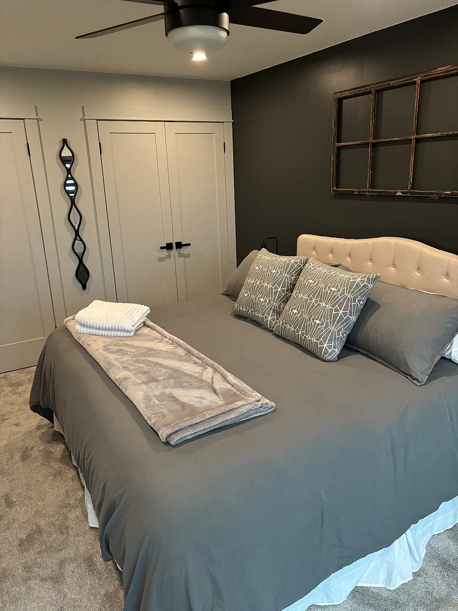 Master Bedroom (King)