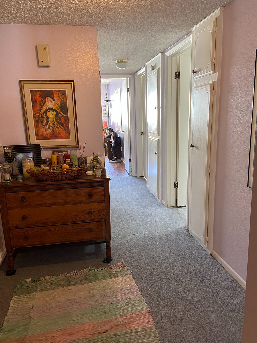 Hallway to all rooms