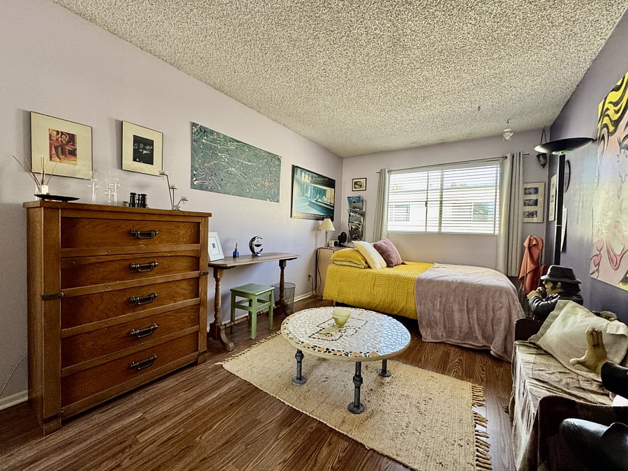 Guest bedroom