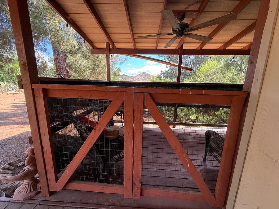 Fully enclosed patio for pets/privacy