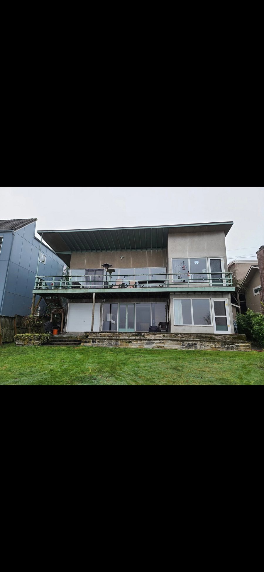 The back of the house facing the water.