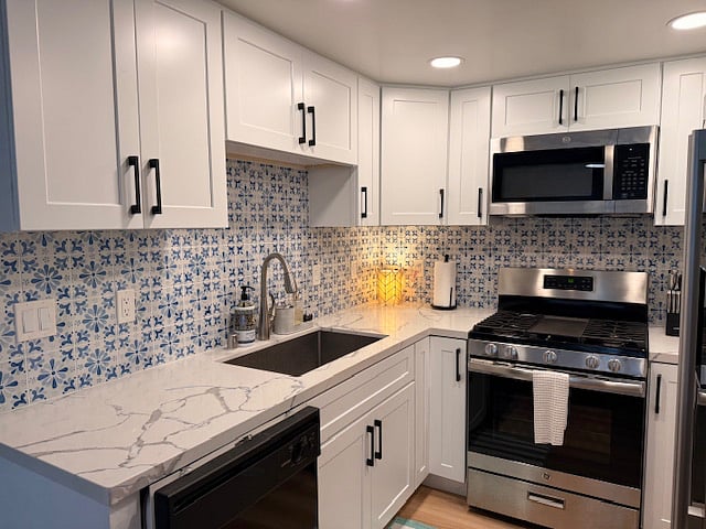 Full Kitchen with new cabinets and appliances