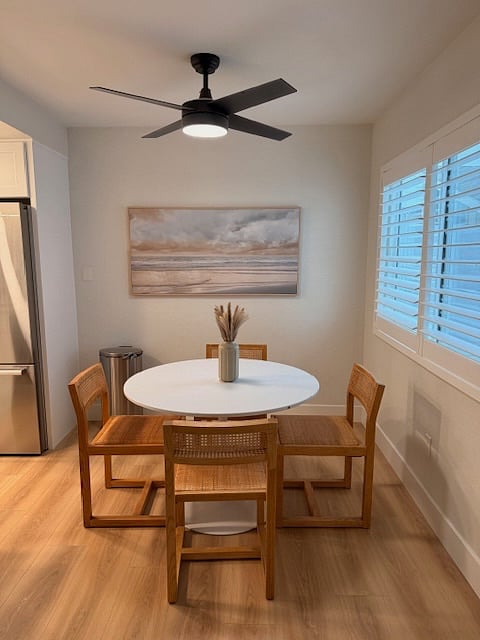Dining area with seating for 4