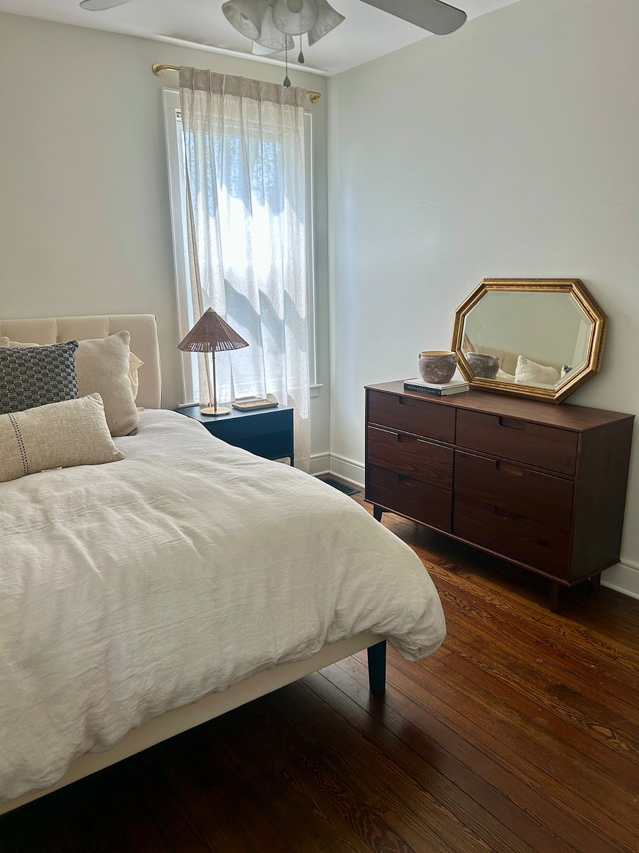 Smaller bedroom facing the backyard