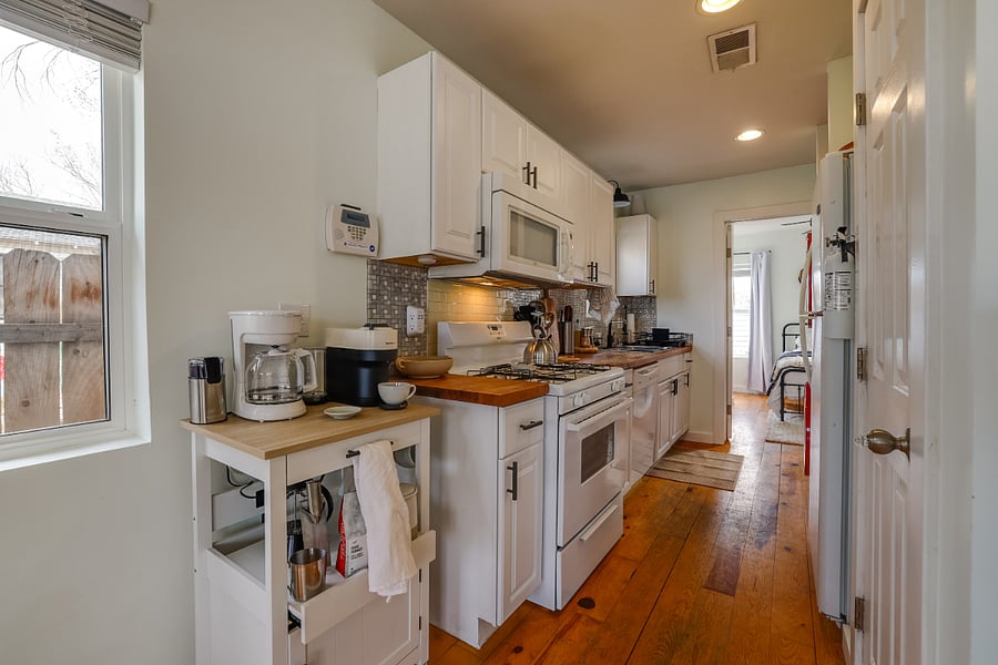 Full kitchen