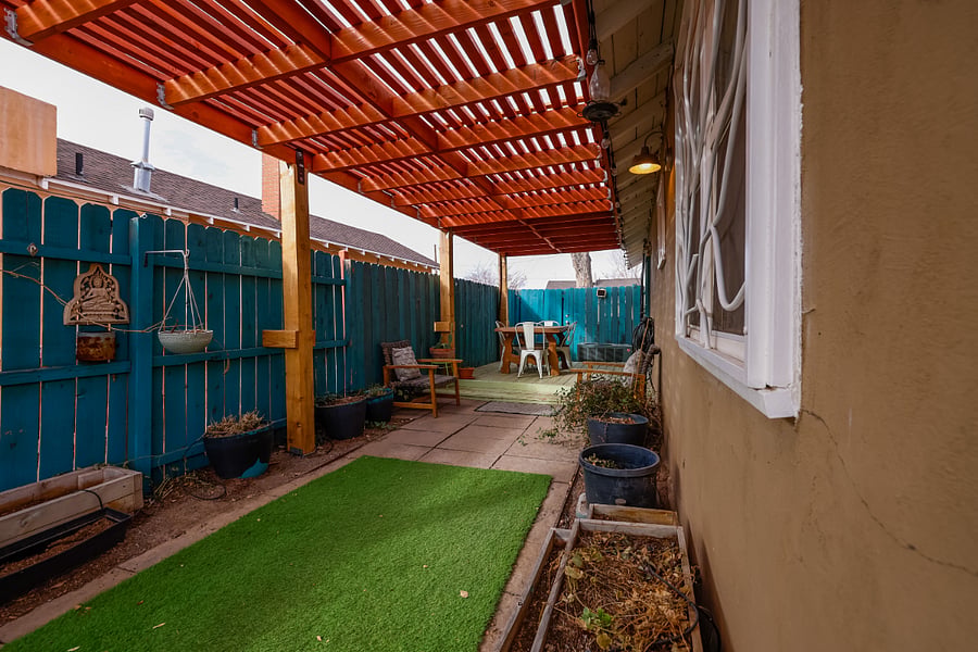 Backyard with shade pergola