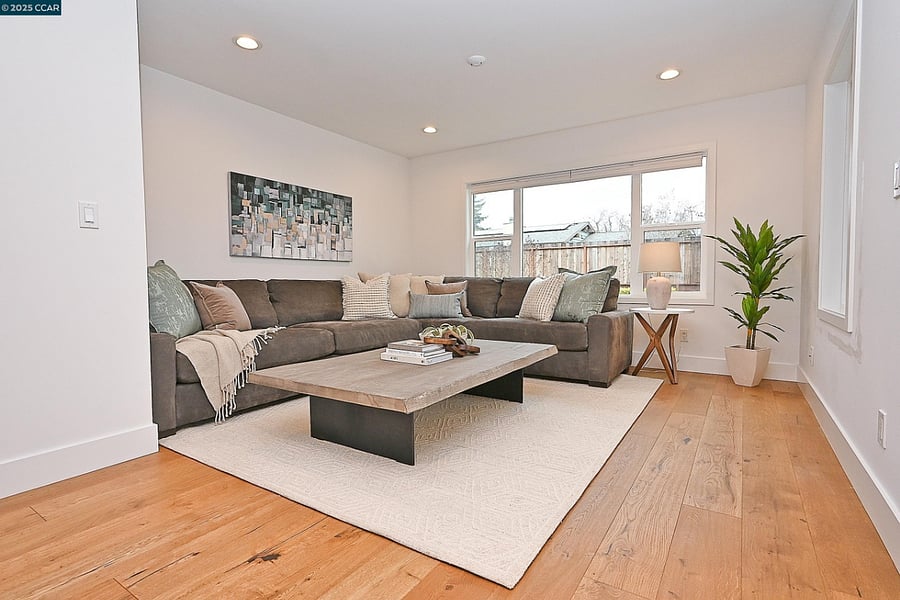 Furnished Finder property 830690_1 photo 3