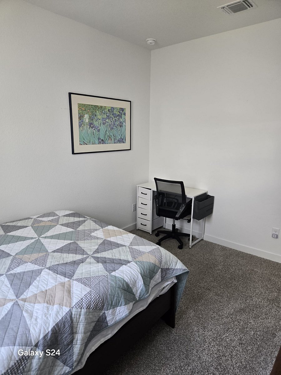 West wing bedroom two - private desk