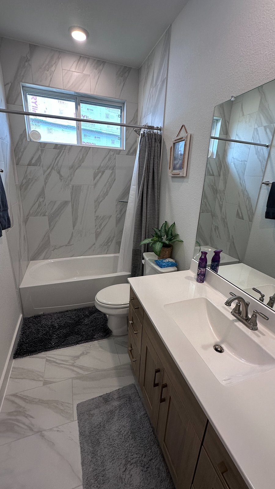 West wing bathroom - private and dedicated to west wing guests.