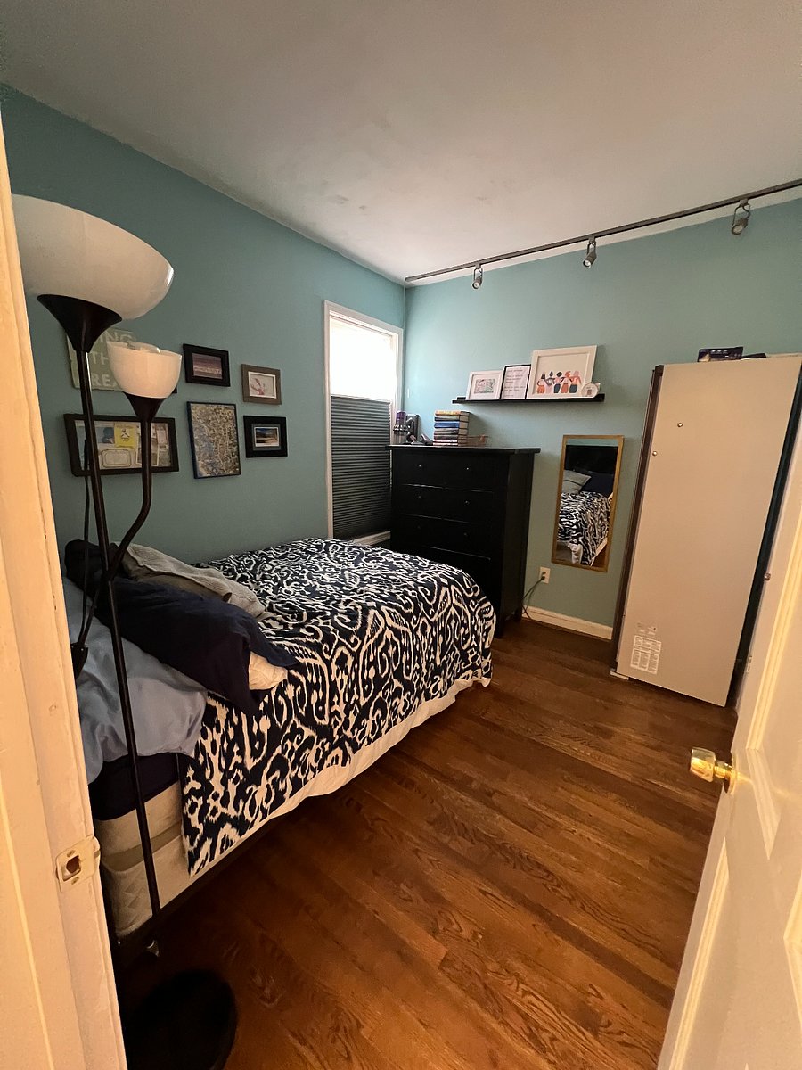 BedFulloom with full bed, and dry cleaning closet.