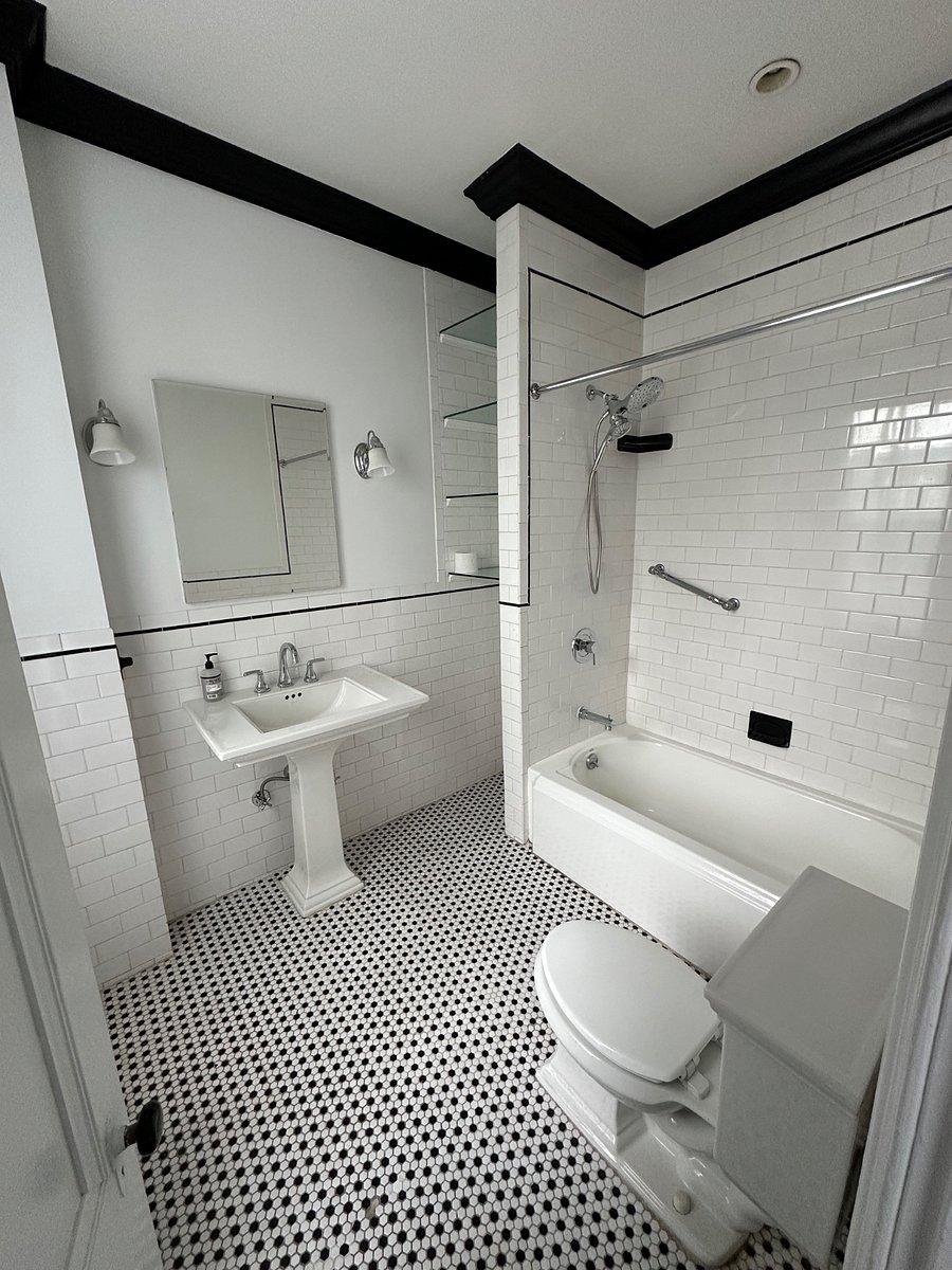 Private en-suite bathroom