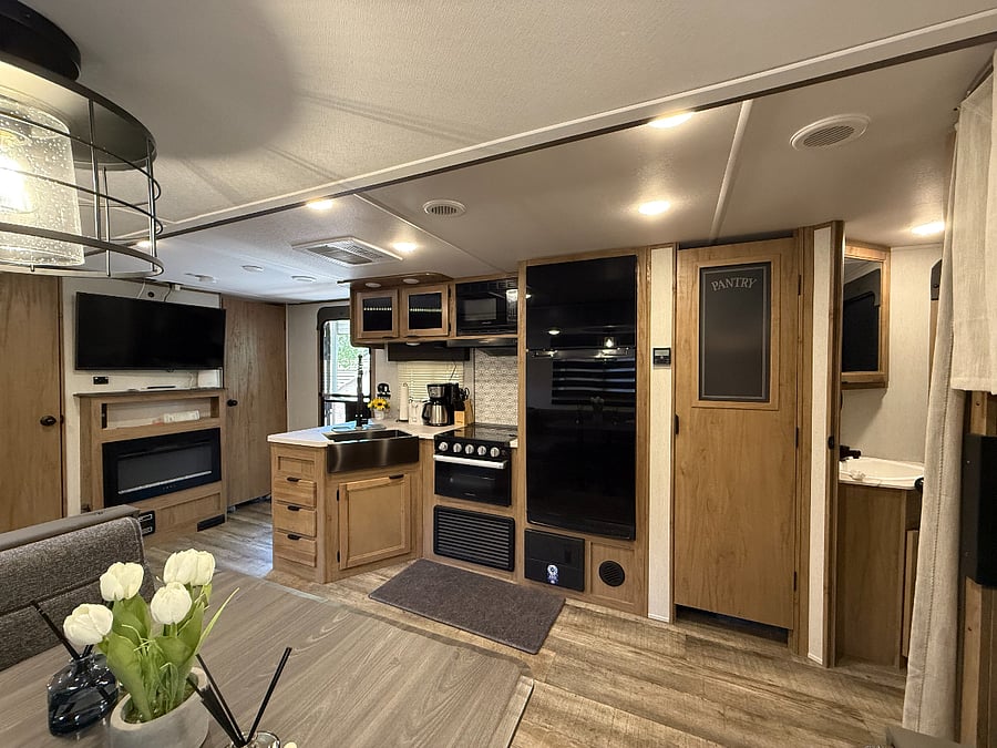 Full kitchen