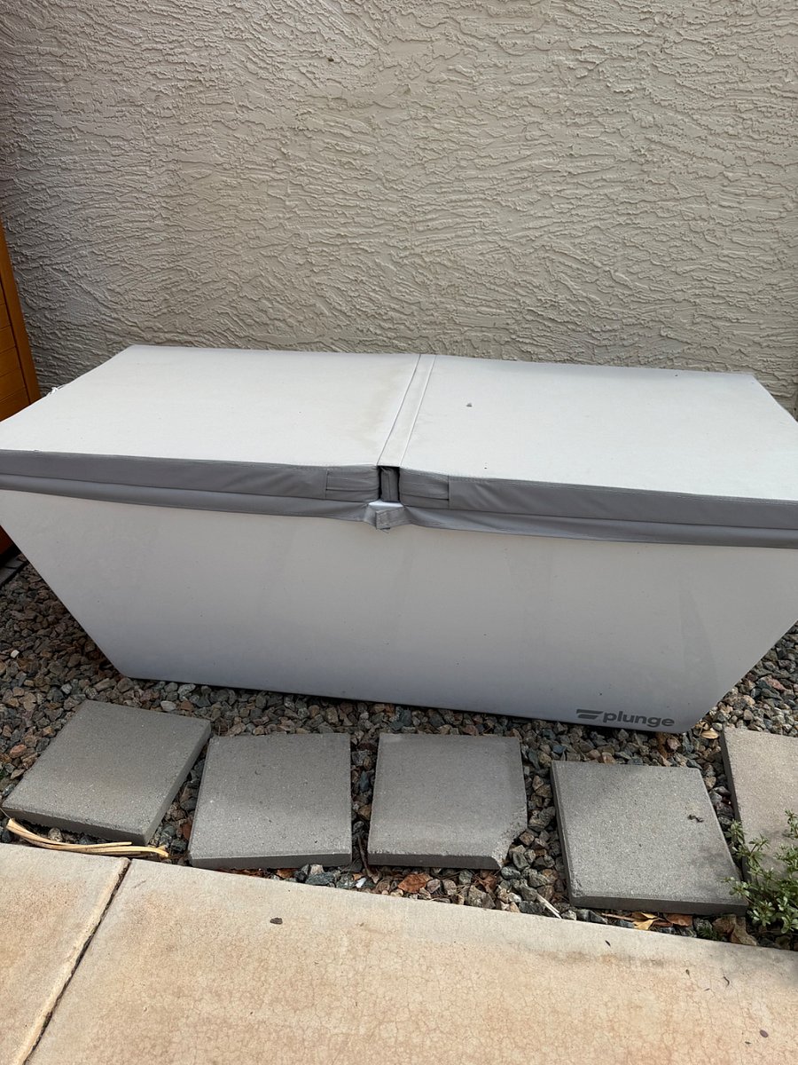 Shared cold plunge outside 