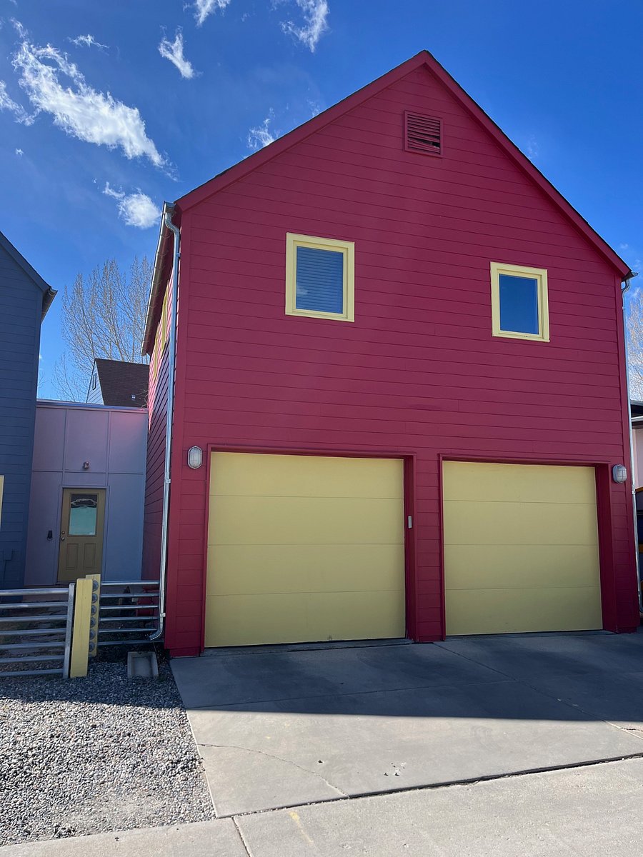 Exterior photo of unit.