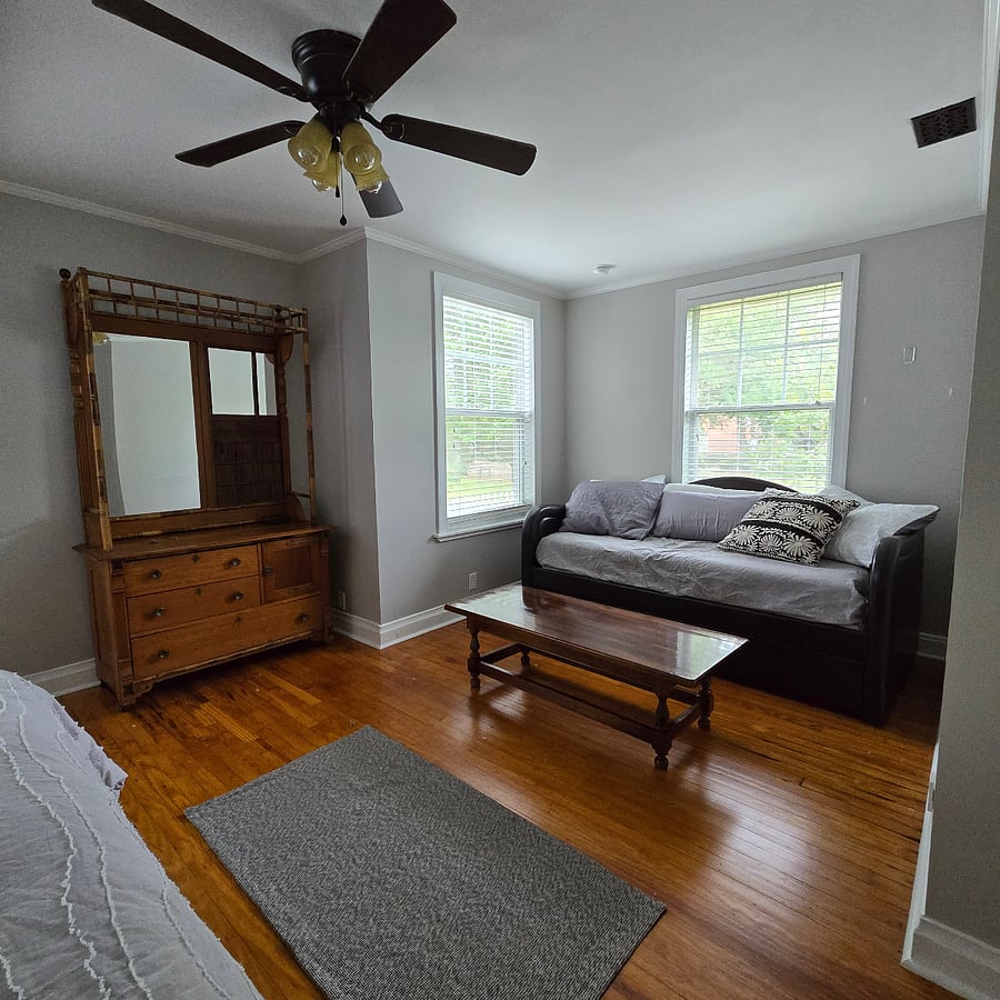 Trundle w twin beds in Master BR
