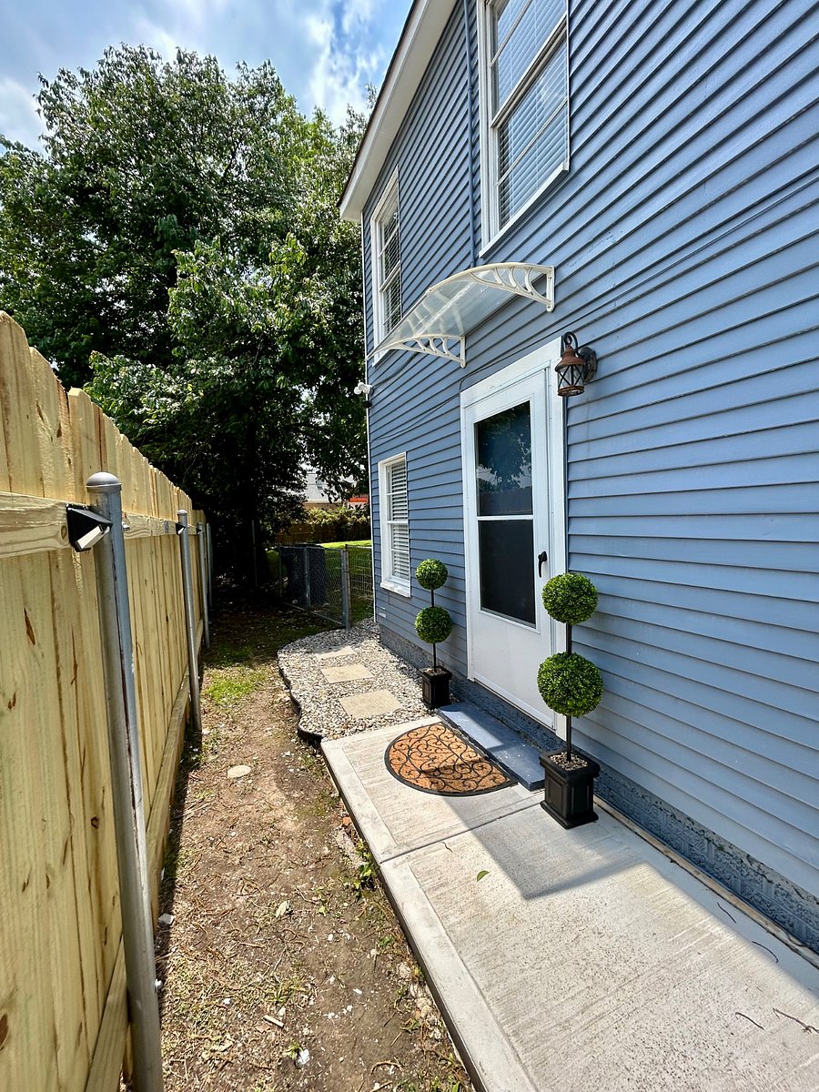 This beautiful one bedroom, one bathroom space welcomes you with a gorgeous glance at nature, from the green grass and gracious trees, the beautiful blues of the home brightens the day, even during Louisianas rainy days!