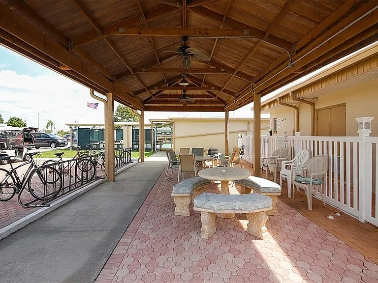 Furnished Finder property 831414_1 photo 39