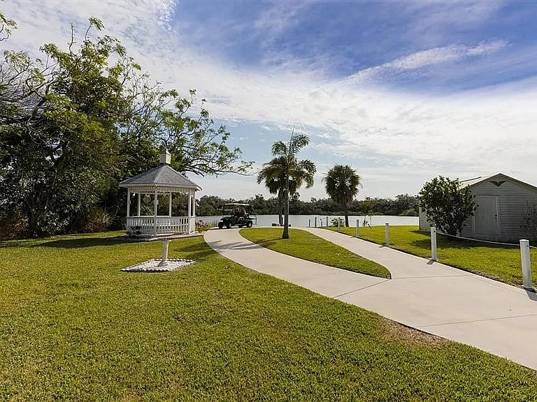 Furnished Finder property 831414_1 photo 48