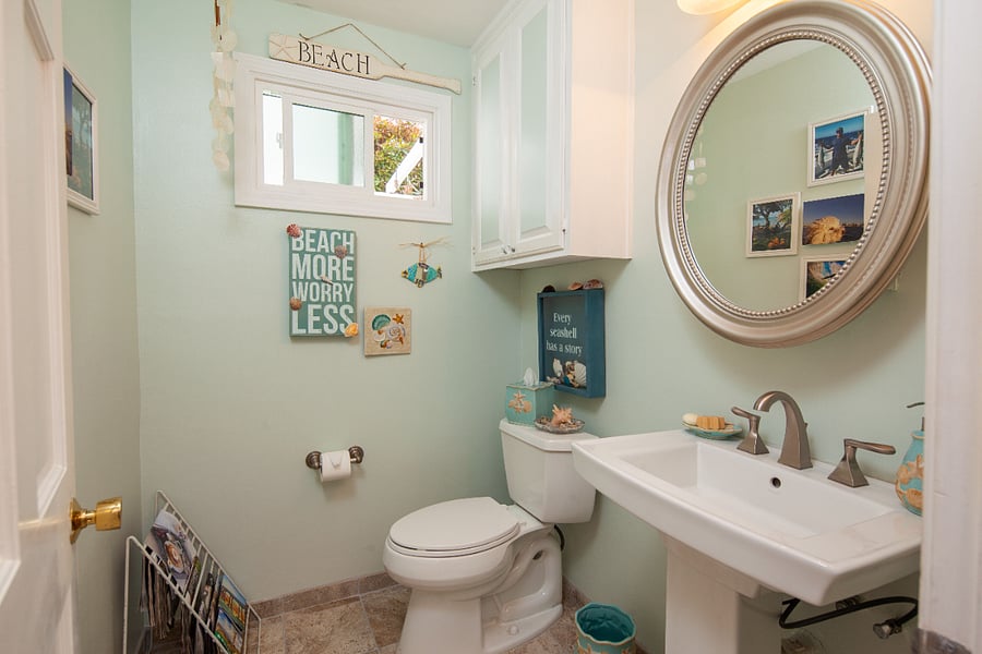 D/S bathroom 3rd 
