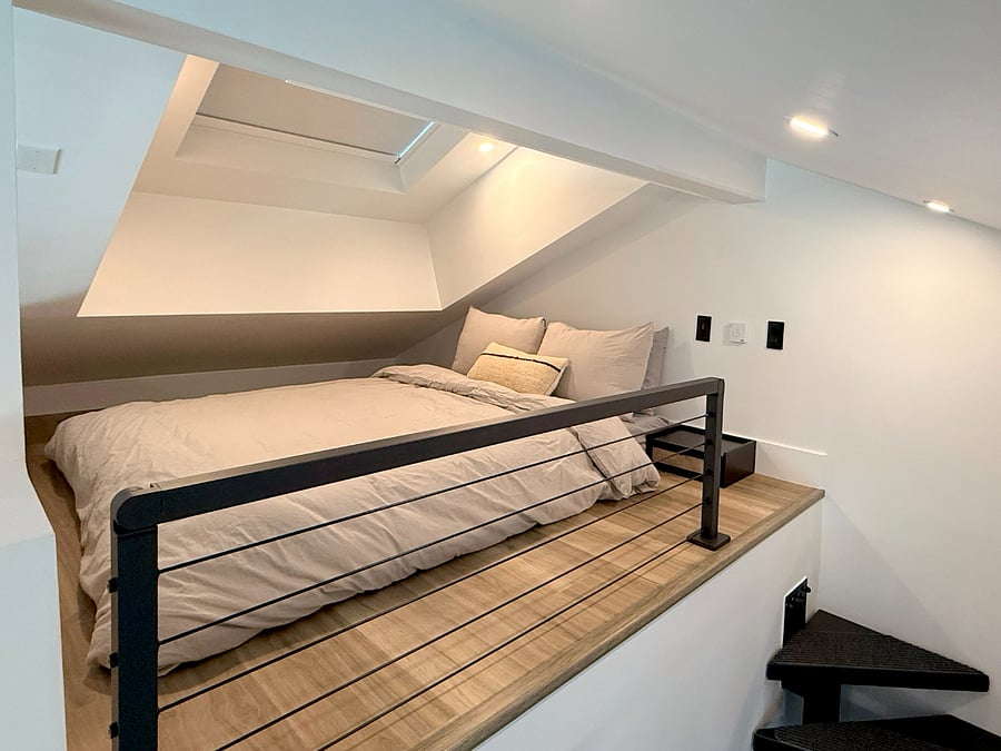 Sleep under the stars in this luxurious bed loft with a skylight. You have a remote control to the electric blackout shade. (Sun rises on opposite side of house, so no direct sun will wake you up in the morning if you choose to leave it open)