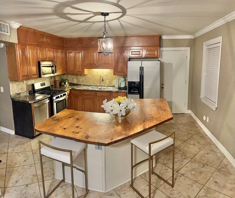 Full kitchen w/ all essentials