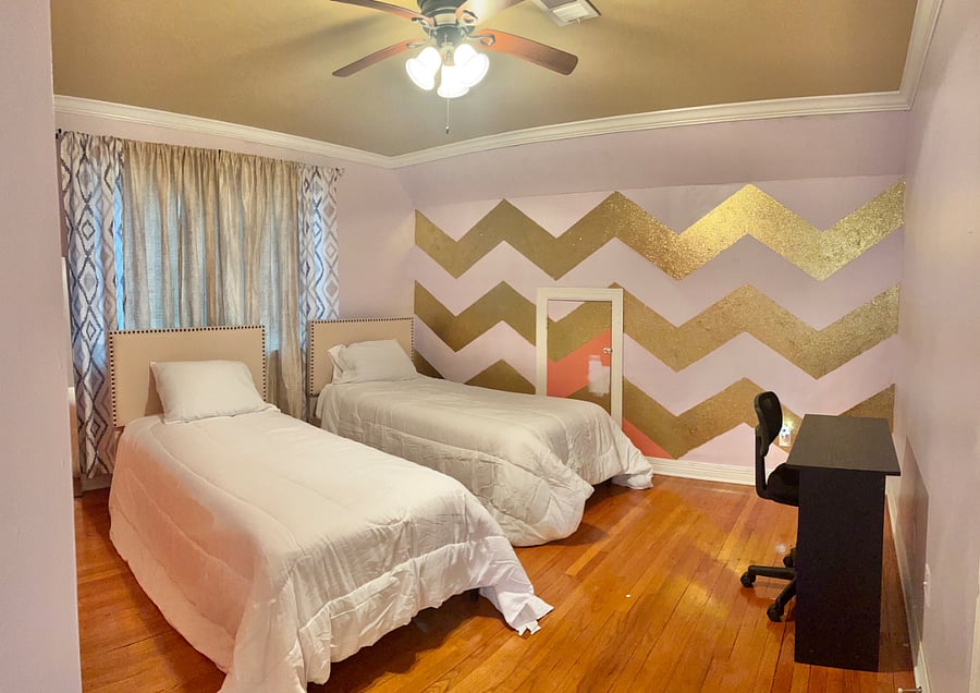 2nd level bedroom w/ 2 single beds and work space