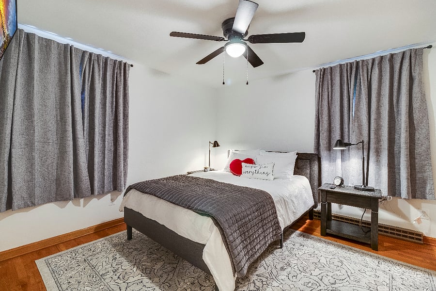 Bedroom 2 (Queen)
