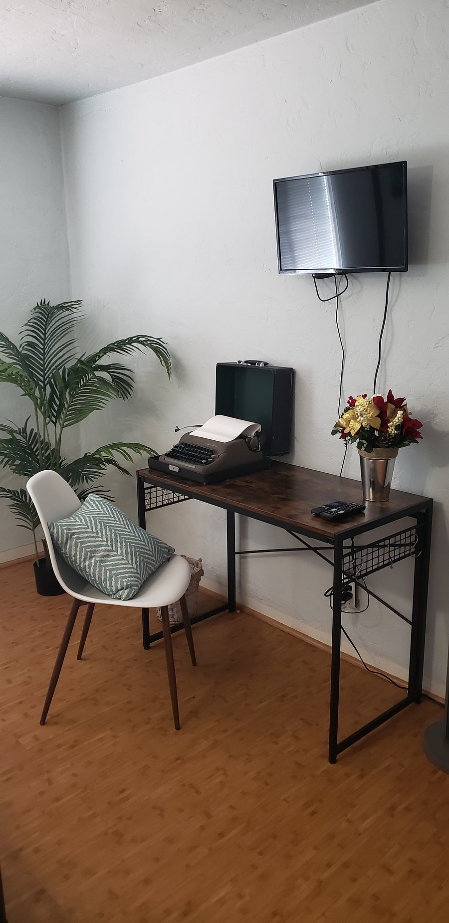 Furnished Finder property 832500_1 photo 12