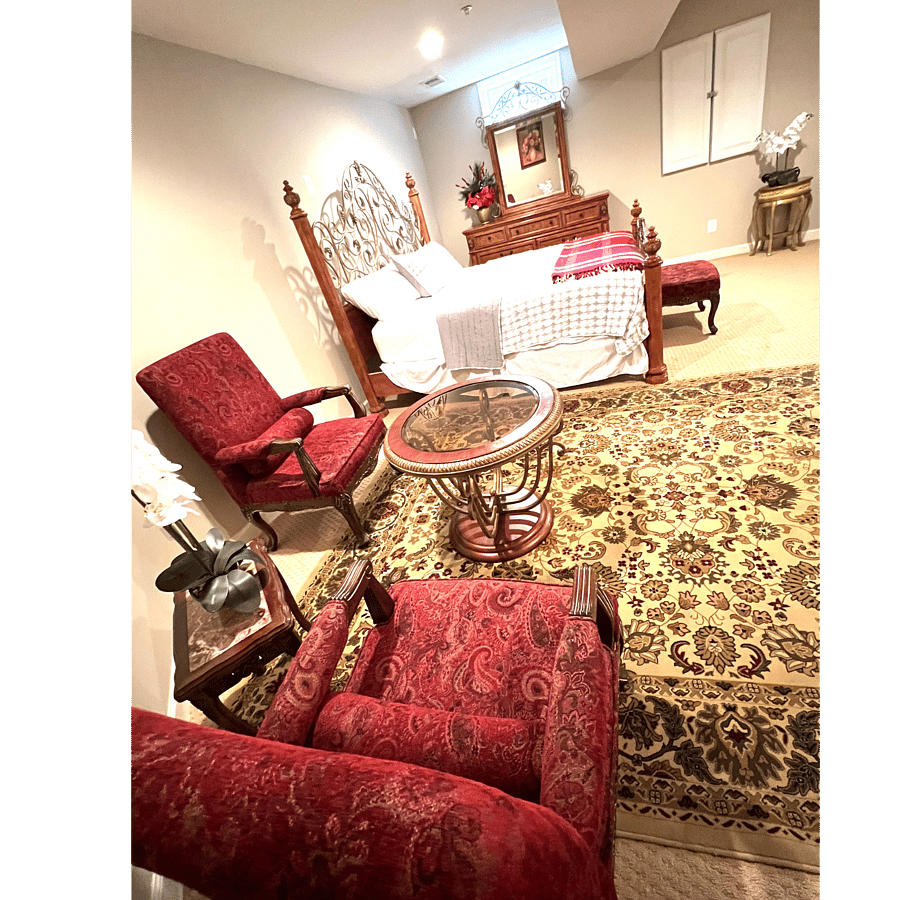 MASTER LUX BEDROOM STTING AREA