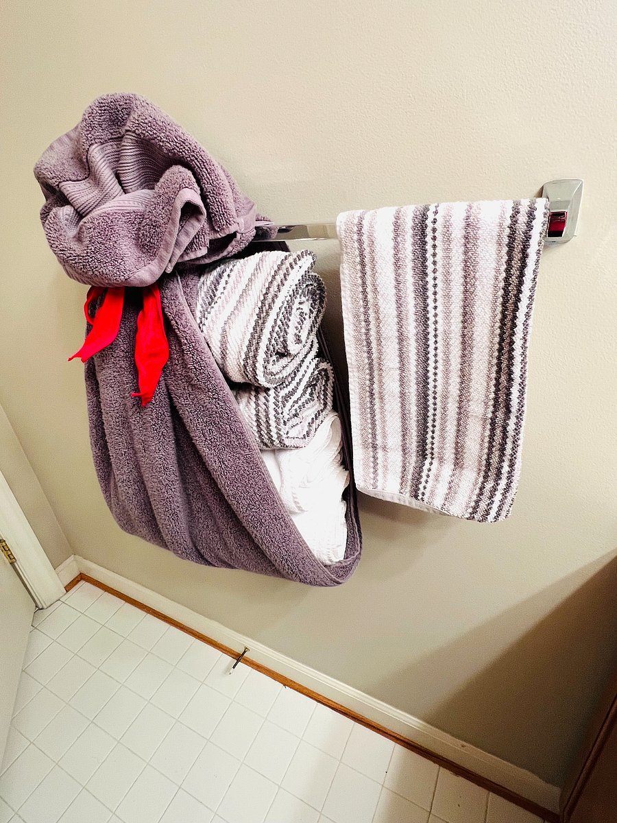 FULL BATHROOM FRESH TOWELS