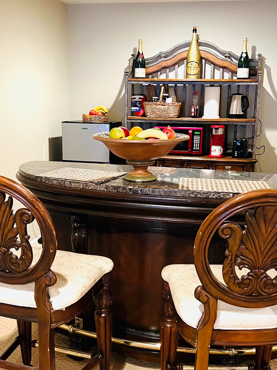 KITCHENETTE