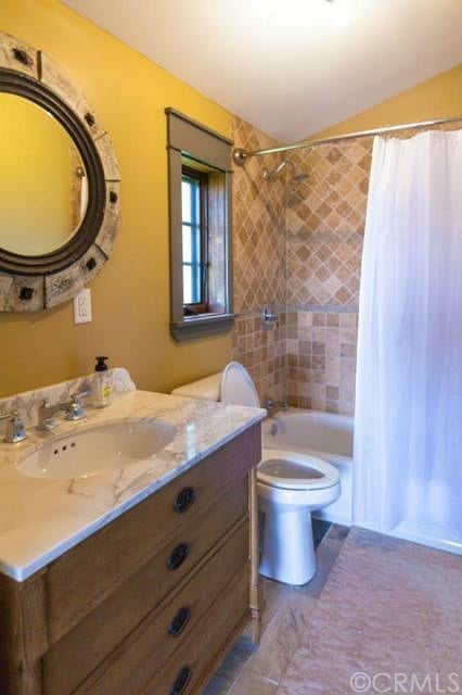 Bathroom with tub shower